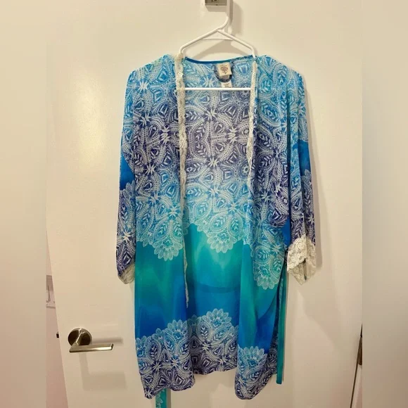 Blue and White Robe with Lace Trim - Picture 2 of 3